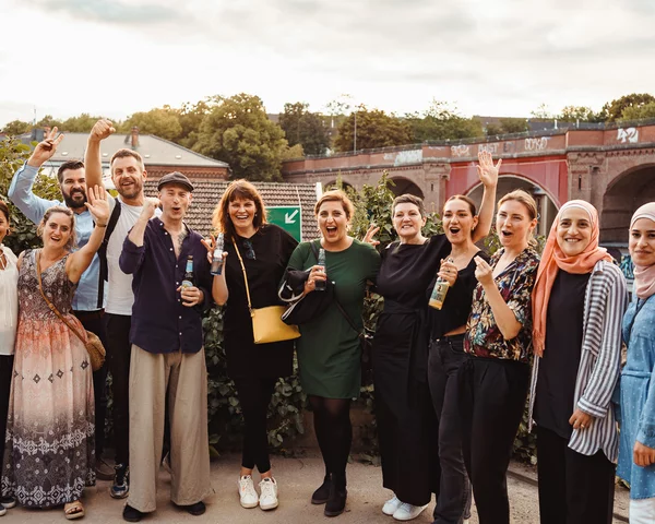 Foto einer Menschengruppe bei der Eröffnung des BOB-Campus